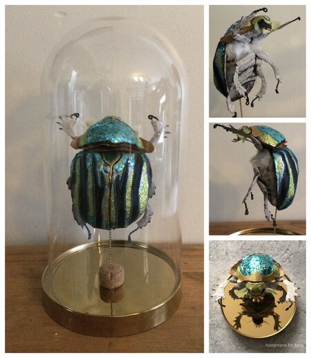 Scarab&eacute;e color&eacute; vert et bleu (26 cm avec cloche)