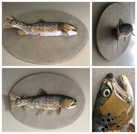 Truite fario (30cm x 40 cm) carton, rouleaux de papier toilettes, kraft, papier de soie, papier dessin et de scrapbooking, vielle pochette de photo, papier noir de fond de studio photo, ballon de baudruche, feuilles s&eacute;ch&eacute;es d'oranger du Mexique et de ginkgo, fil de d&eacute;broussailles, poudre d'ardoise et de rouille, feuille de polystyr&egrave;ne, moustiquaire en plastique, bouton de v&ecirc;tement, divers papiers brillants, tablette de m&eacute;dicaments, plastique d'enrubann&eacute;e, opercule m&eacute;tallique de boite de p&acirc;t&eacute;e po